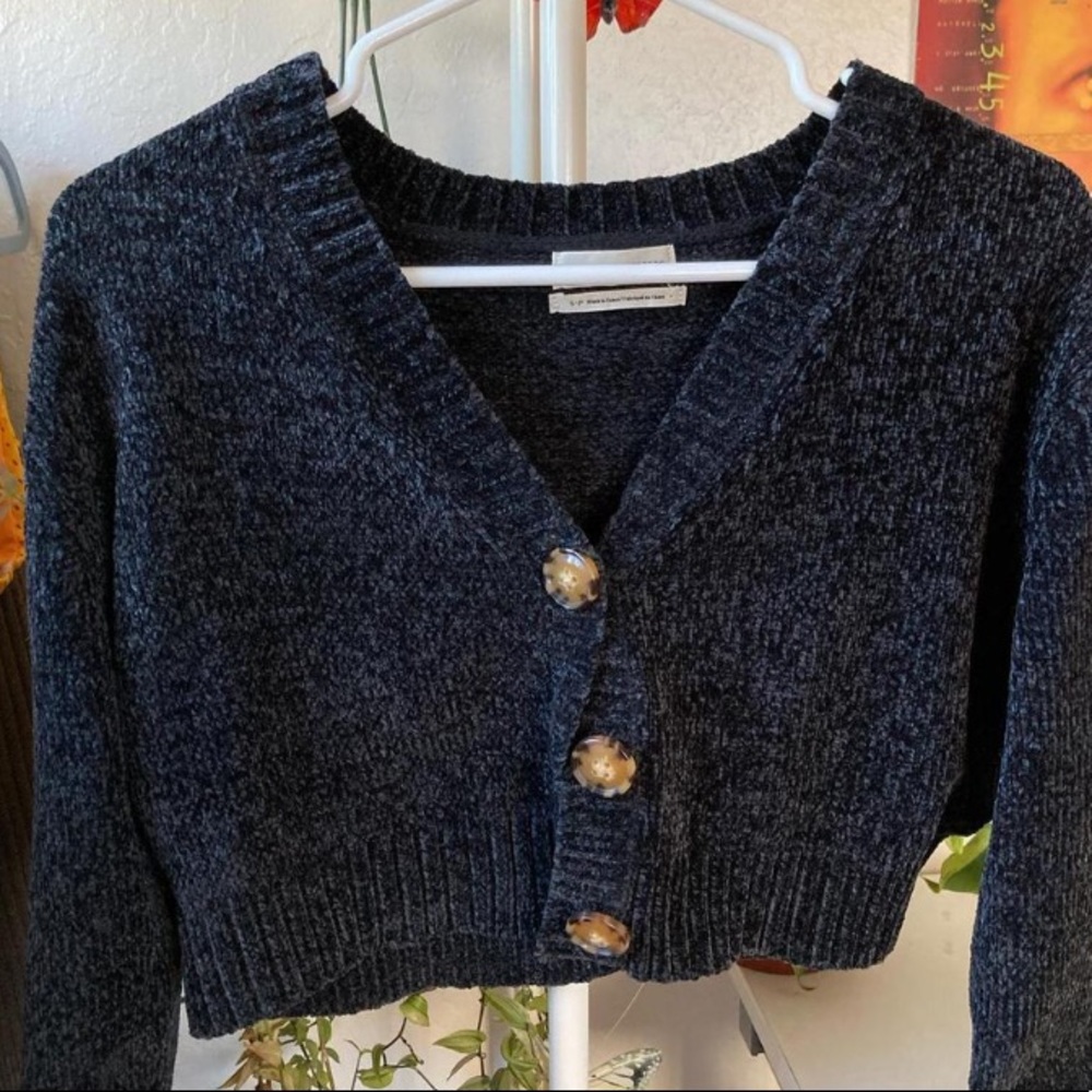 Fuzzy black cropped 90s urban outfitters cardigan